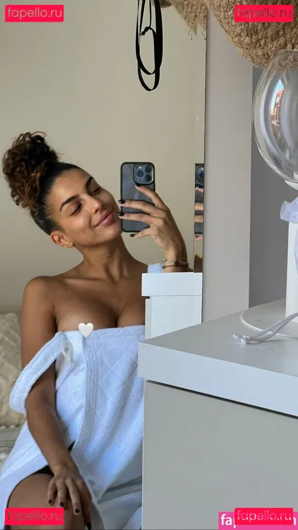 Zoe Bayona Onlyfans Photo Gallery 