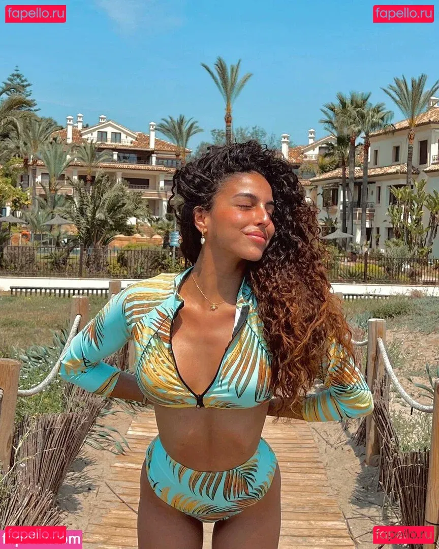 Zoe Bayona Onlyfans Photo Gallery 