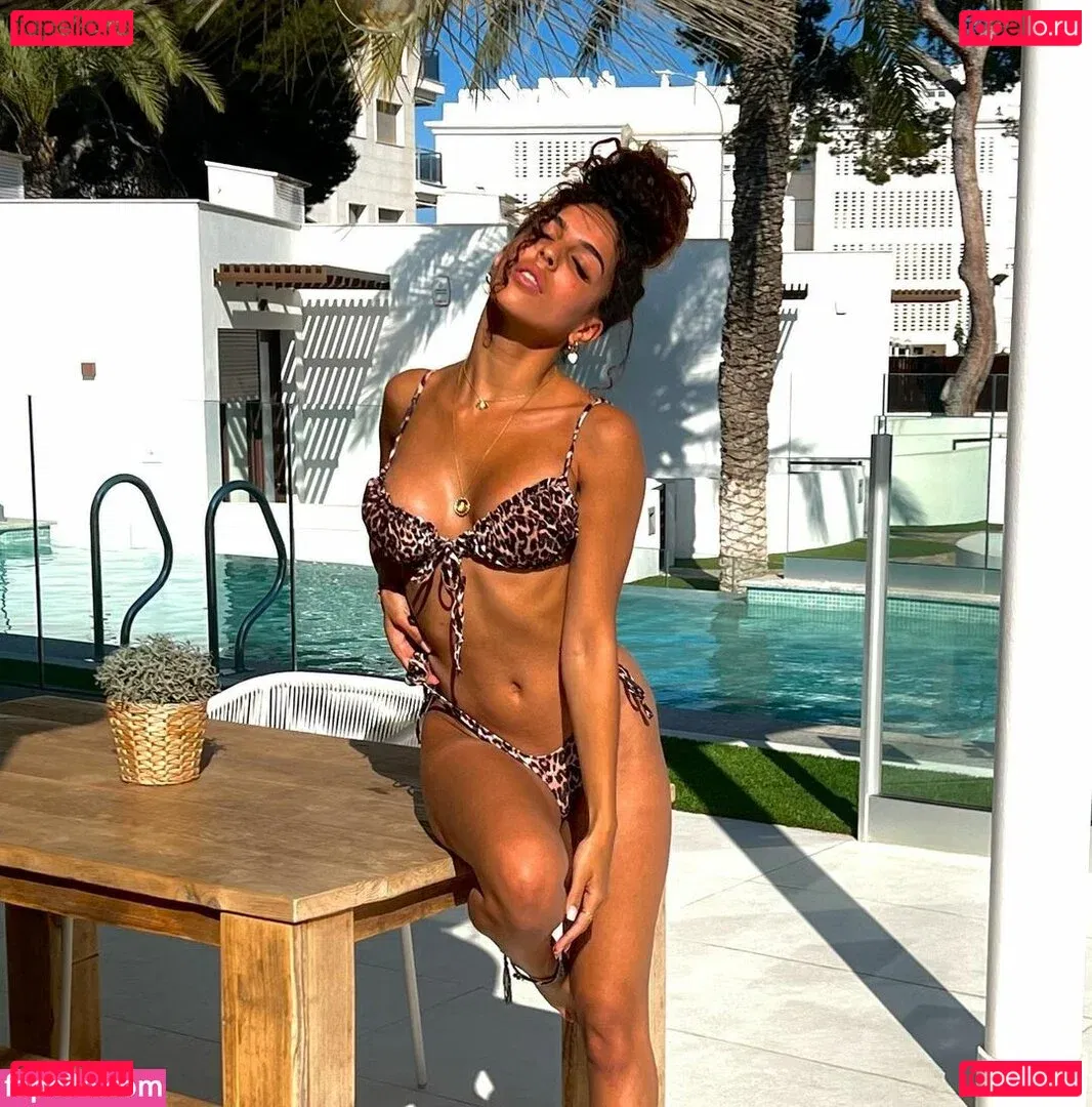 Zoe Bayona Onlyfans Photo Gallery 