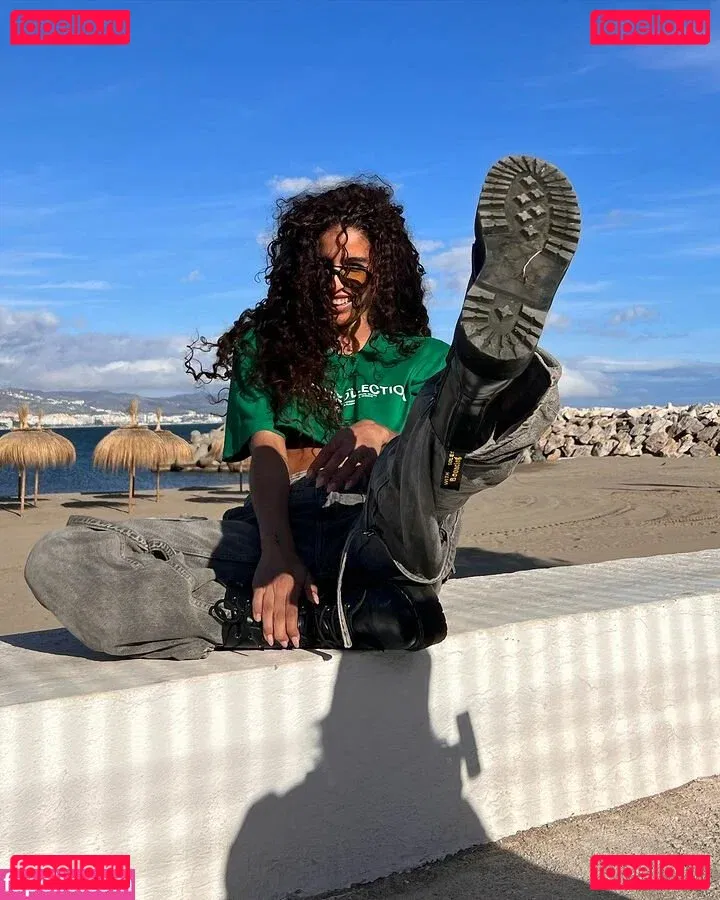 Zoe Bayona Onlyfans Photo Gallery 