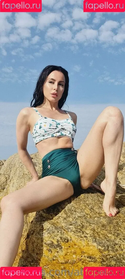 abigailabton Onlyfans Photo Gallery 