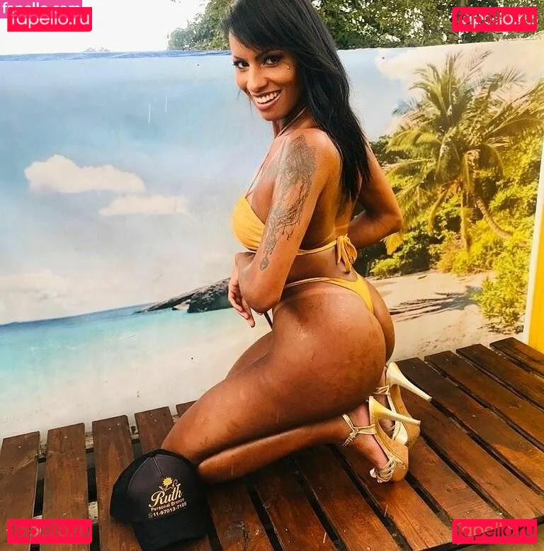 Carine Kishi Onlyfans Photo Gallery 