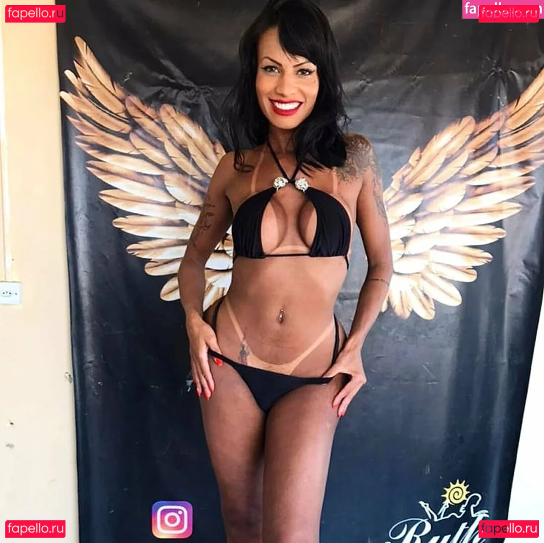 Carine Kishi Onlyfans Photo Gallery 