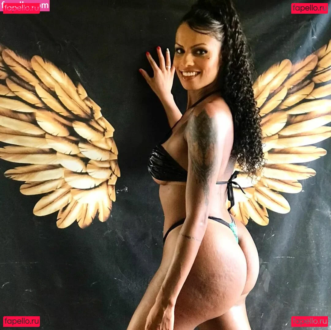 Carine Kishi Onlyfans Photo Gallery 