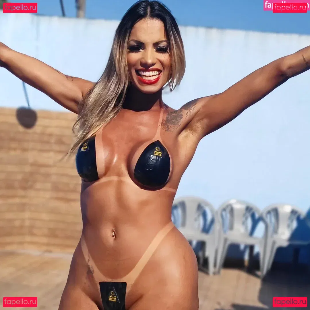 Carine Kishi Onlyfans Photo Gallery 