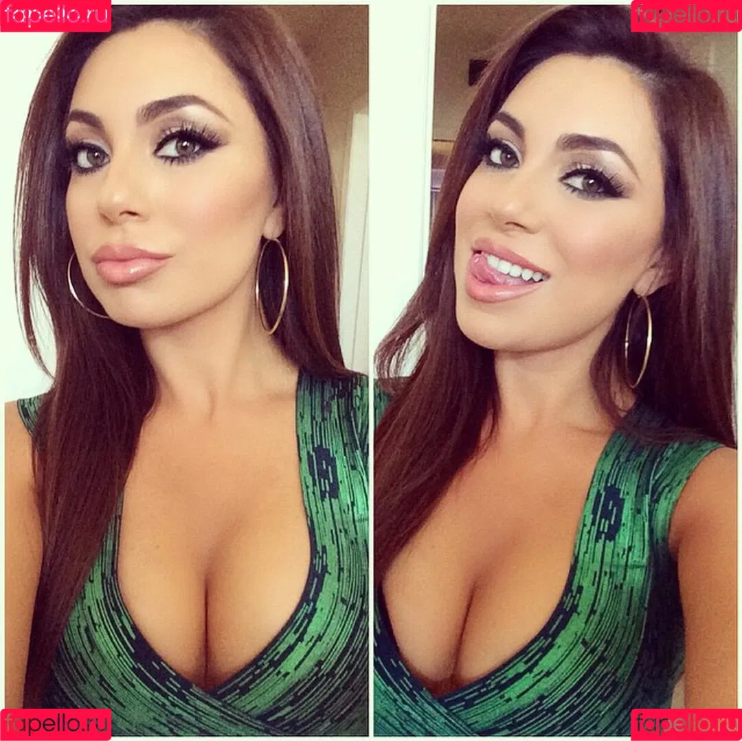 Uldouz Wallace Onlyfans Photo Gallery 