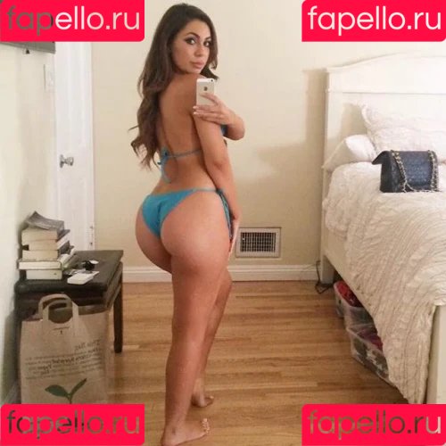 Uldouz Wallace Onlyfans Photo Gallery 
