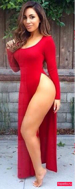 Uldouz Wallace Nude Onlyfans Photo 5