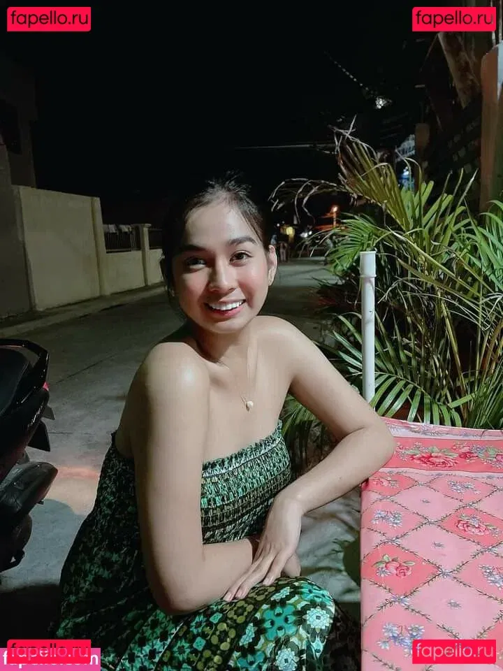 tin.av Onlyfans Photo Gallery 