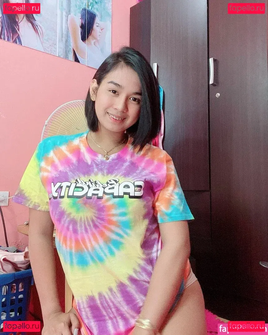 tin.av Onlyfans Photo Gallery 