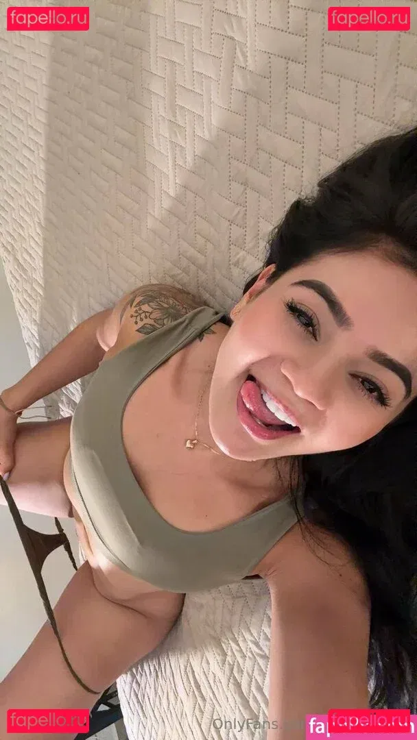 megairisxxx Onlyfans Photo Gallery 