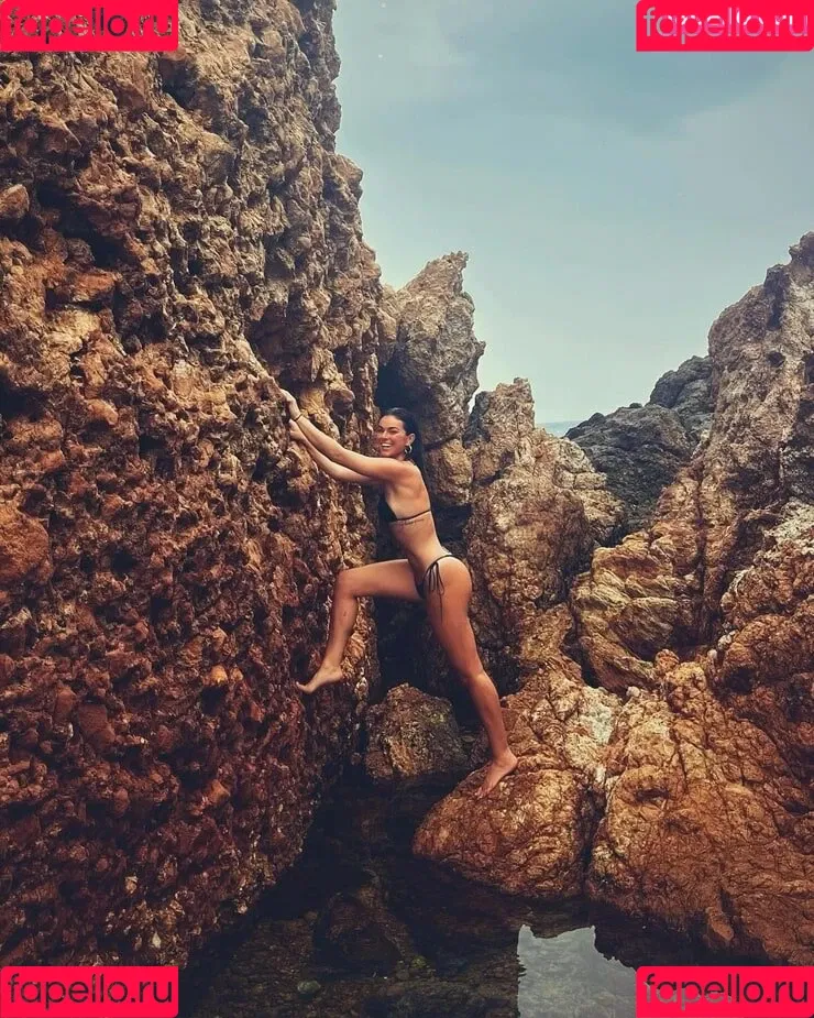 Serinda Swan Onlyfans Photo Gallery 