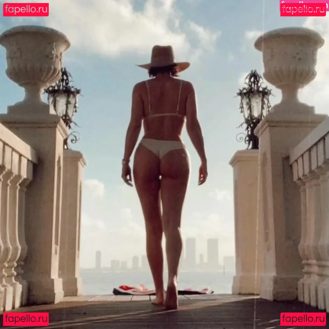 Serinda Swan Onlyfans Photo Gallery 