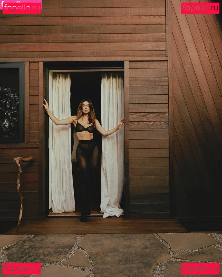 Serinda Swan Onlyfans Photo Gallery 