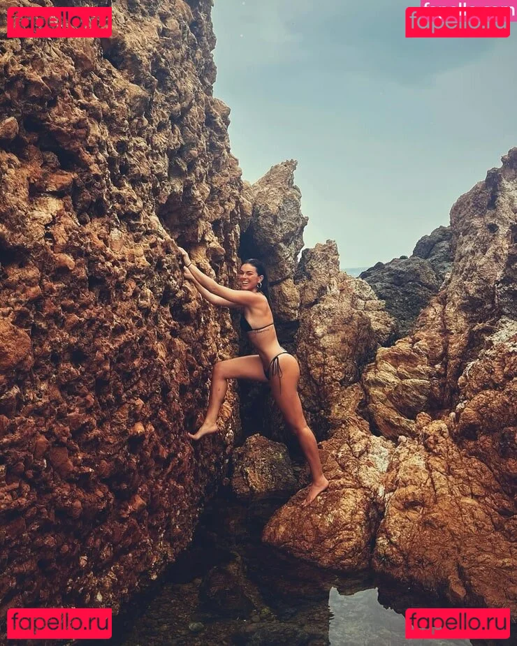 Serinda Swan Onlyfans Photo Gallery 