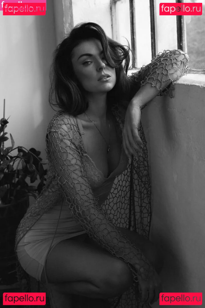 Serinda Swan Onlyfans Photo Gallery 