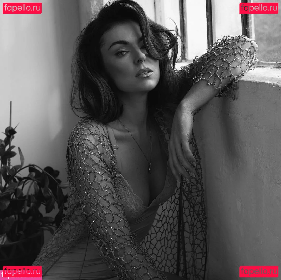 Serinda Swan Onlyfans Photo Gallery 