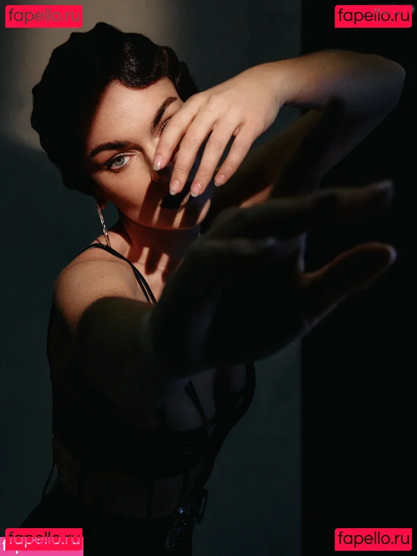 Serinda Swan Onlyfans Photo Gallery 