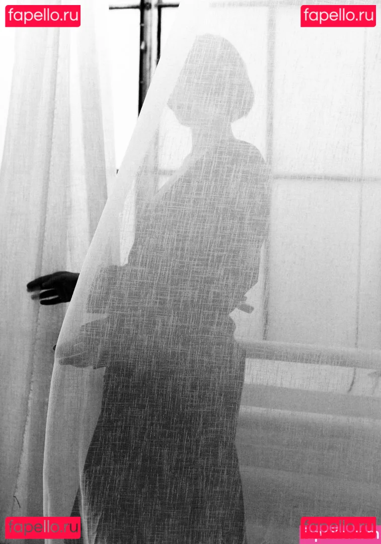 Serinda Swan Onlyfans Photo Gallery 