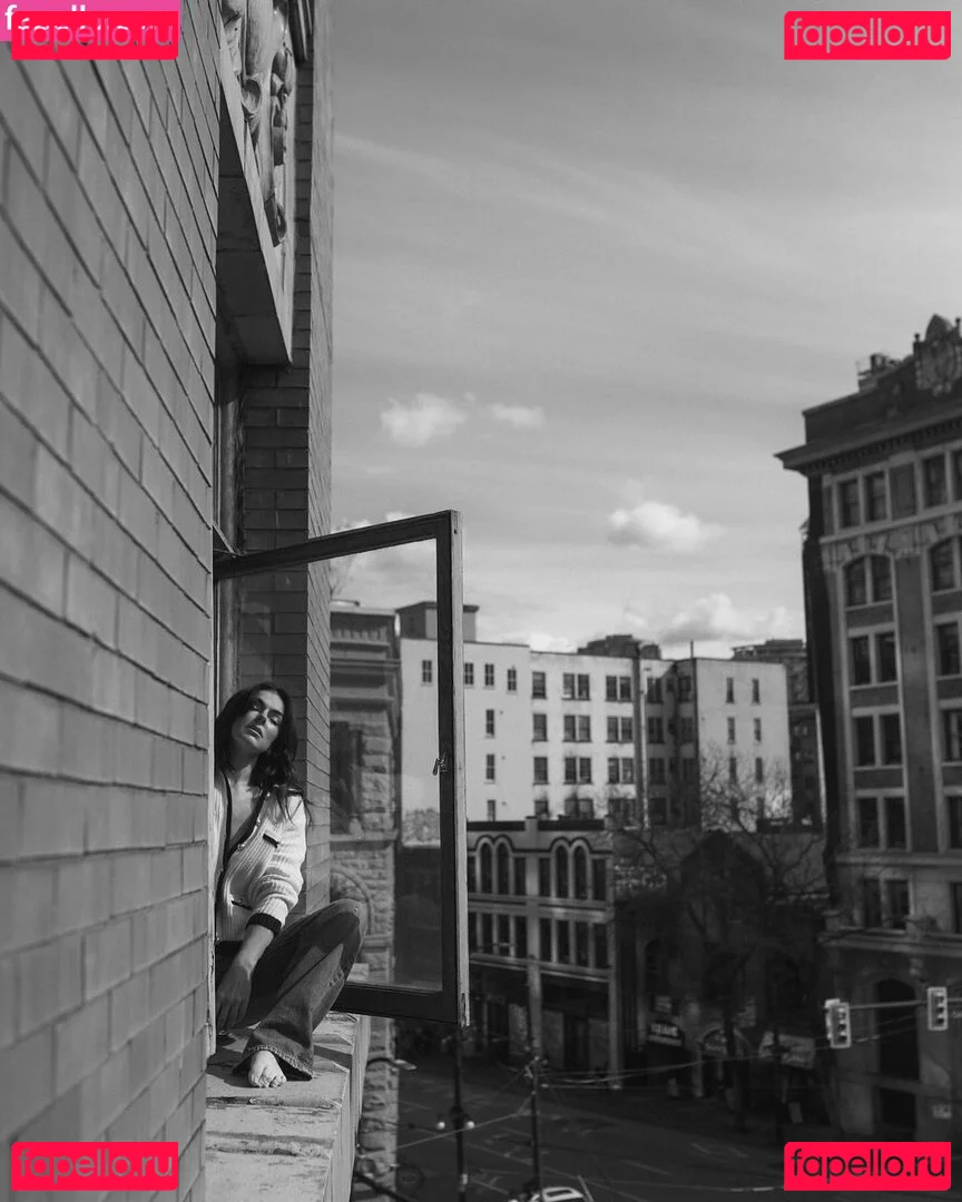 Serinda Swan Onlyfans Photo Gallery 