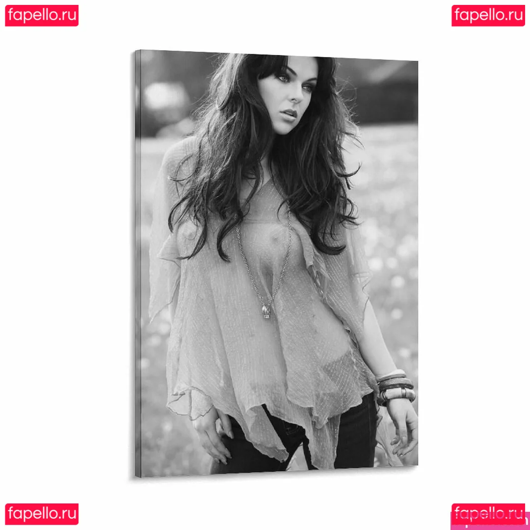 Serinda Swan Onlyfans Photo Gallery 