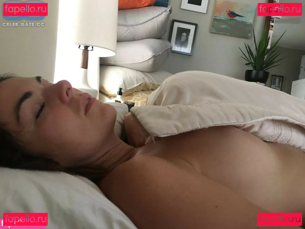 Serinda Swan Onlyfans Photo Gallery 