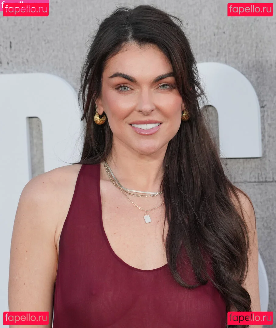 Serinda Swan Onlyfans Photo Gallery 