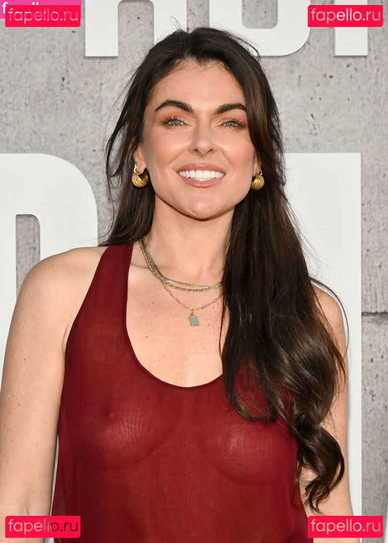 Serinda Swan Onlyfans Photo Gallery 