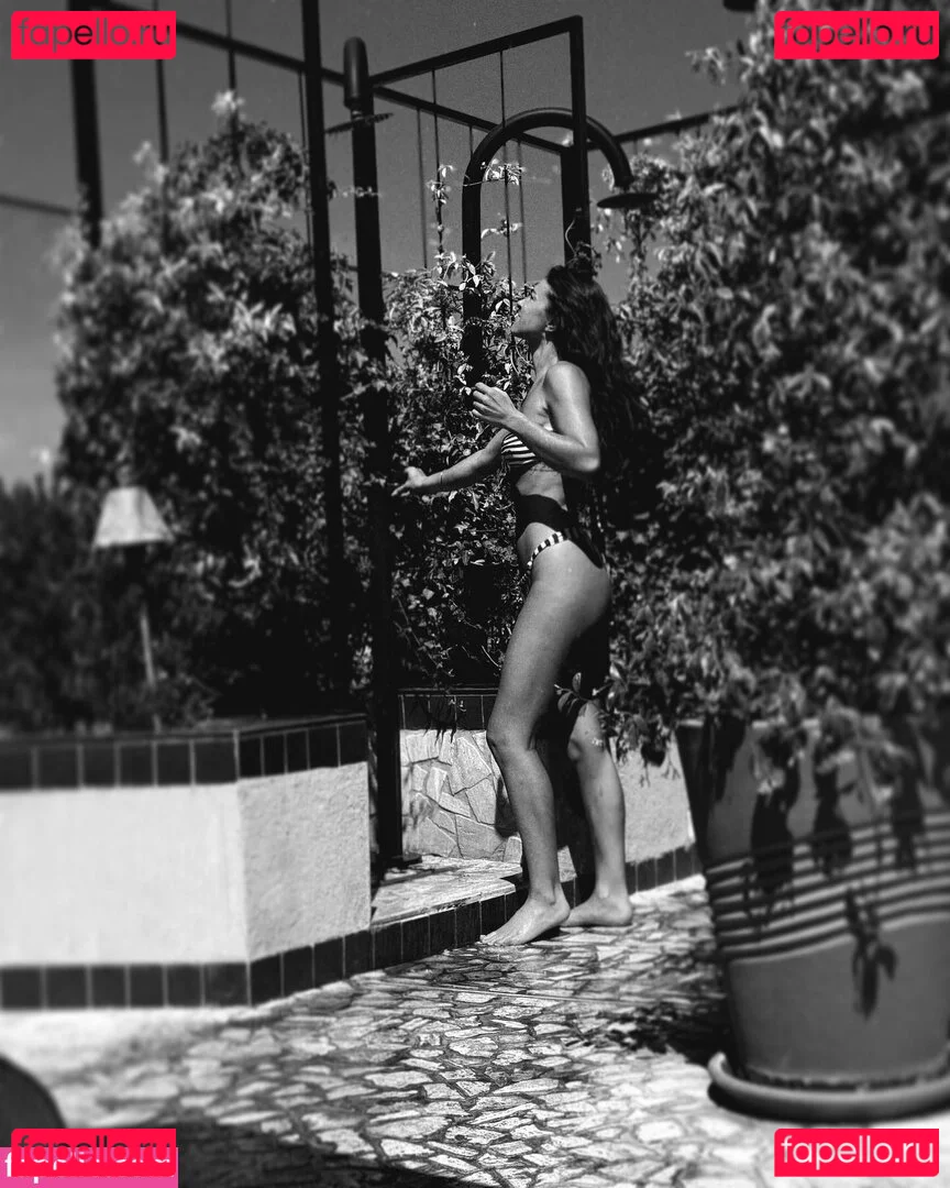 Serinda Swan Onlyfans Photo Gallery 