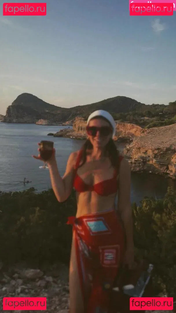 Serinda Swan Onlyfans Photo Gallery 