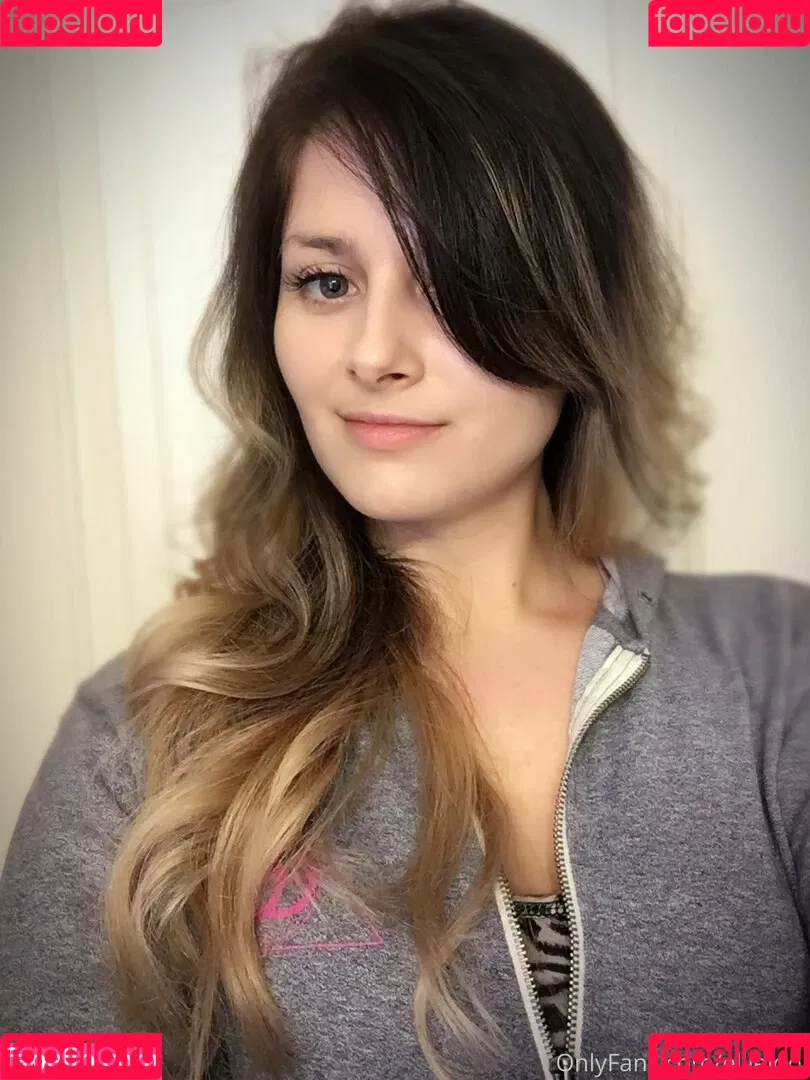 Ellie Idol Onlyfans Photo Gallery 