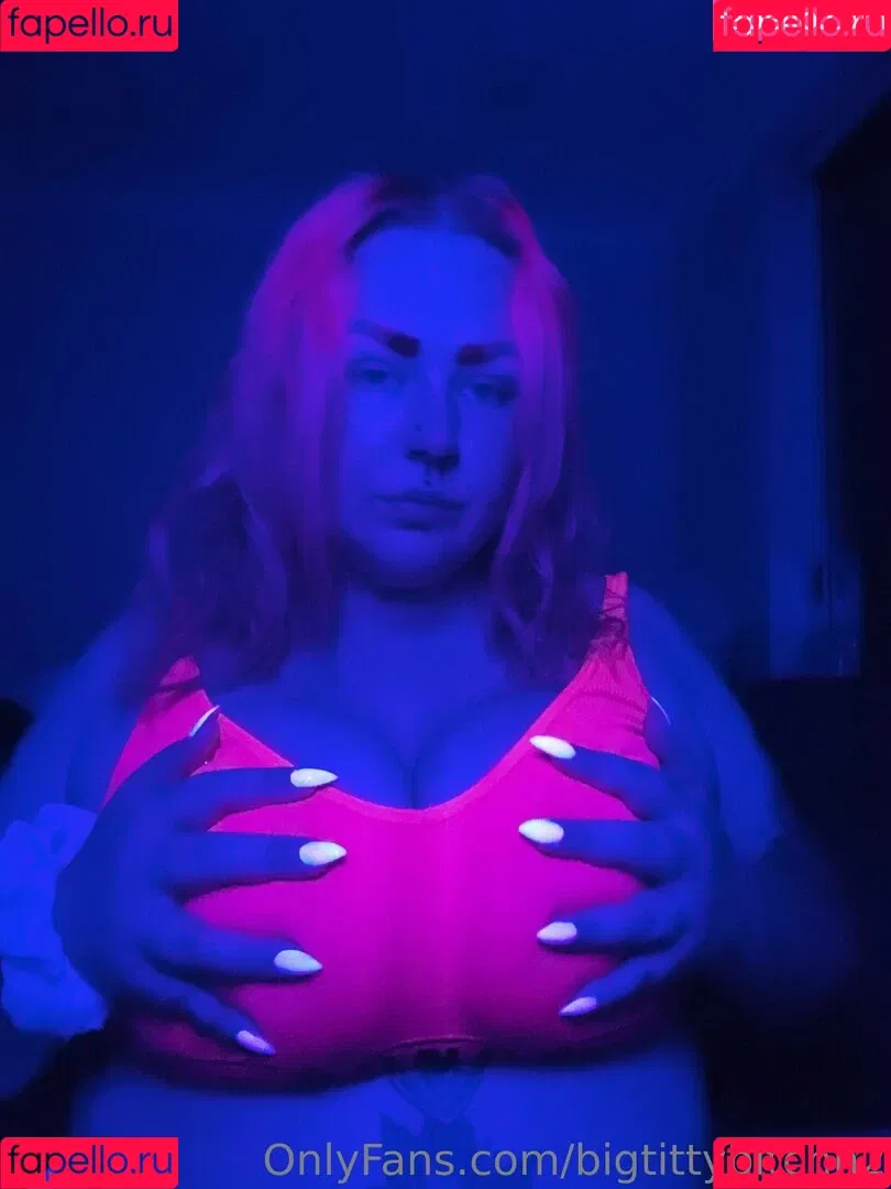 bigtittybitchh2 Onlyfans Photo Gallery 
