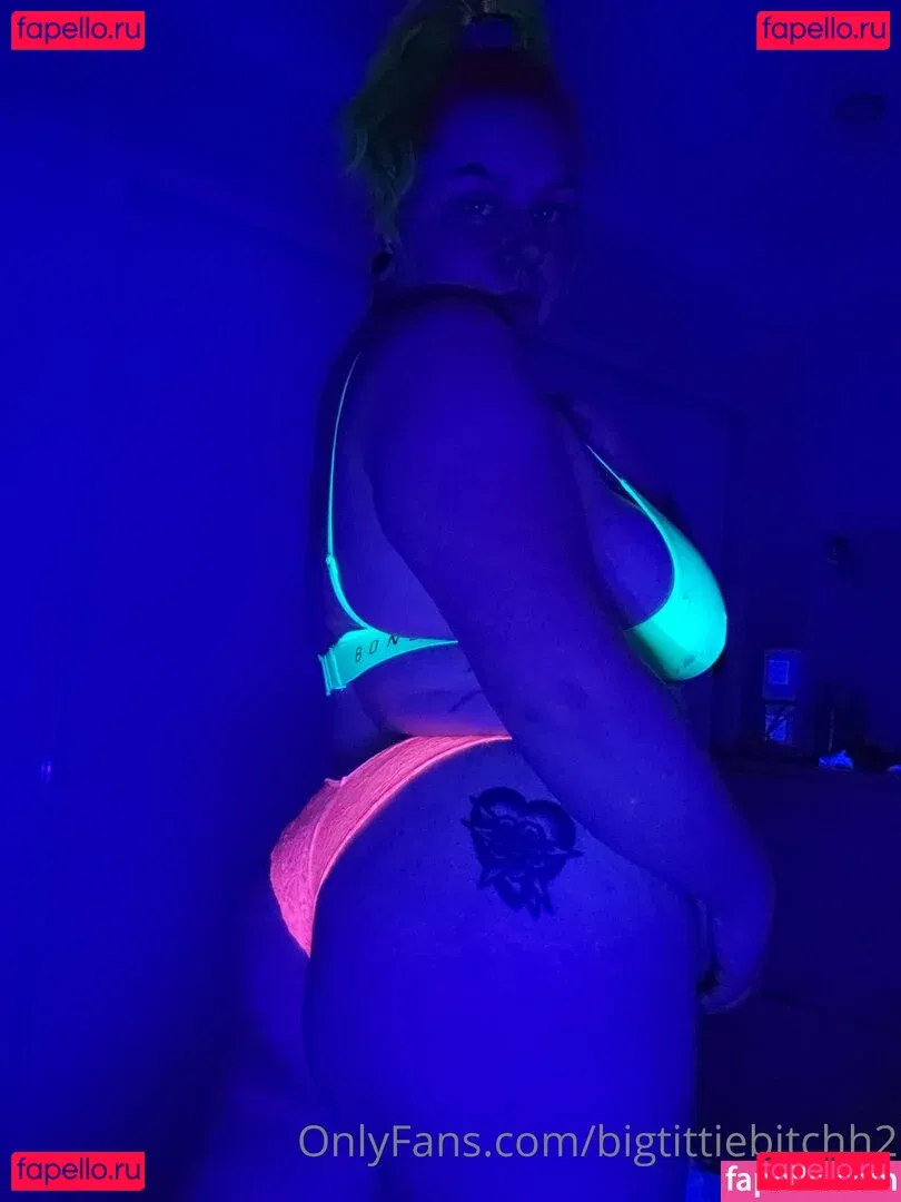 bigtittybitchh2 Onlyfans Photo Gallery 