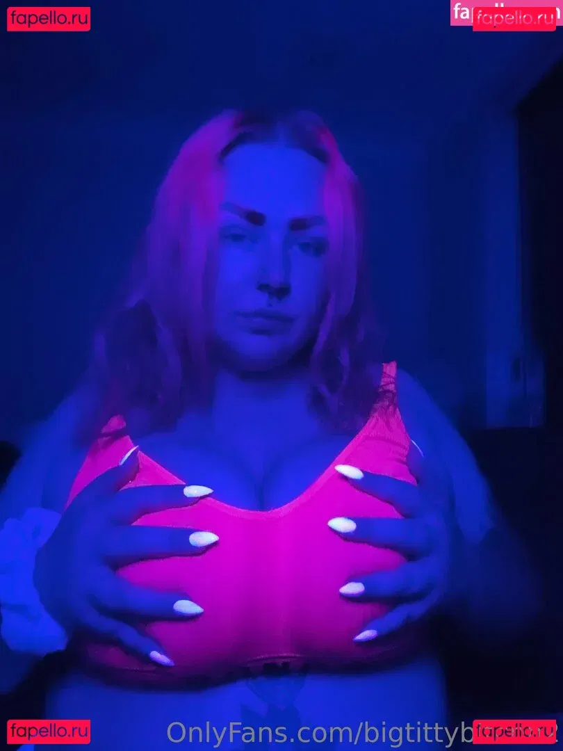 bigtittybitchh2 Onlyfans Photo Gallery 