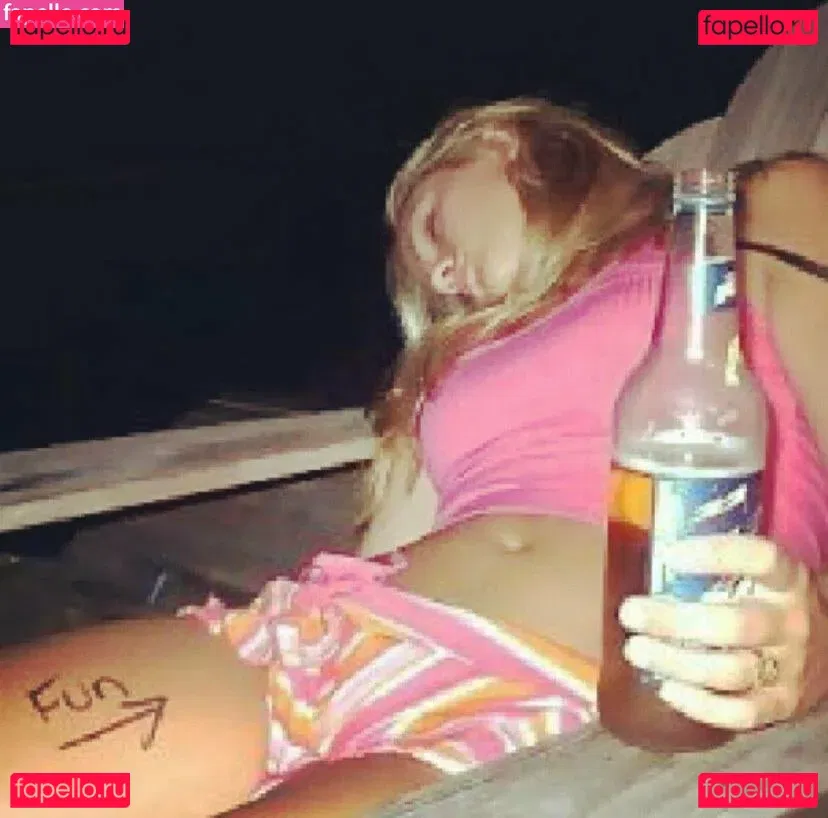 Useless-cum-bucket Onlyfans Photo Gallery 