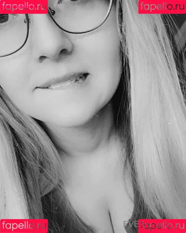 everlymoon Onlyfans Photo Gallery 