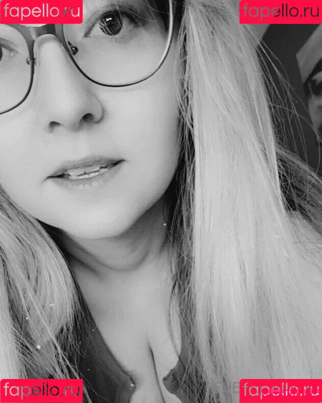 everlymoon Onlyfans Photo Gallery 