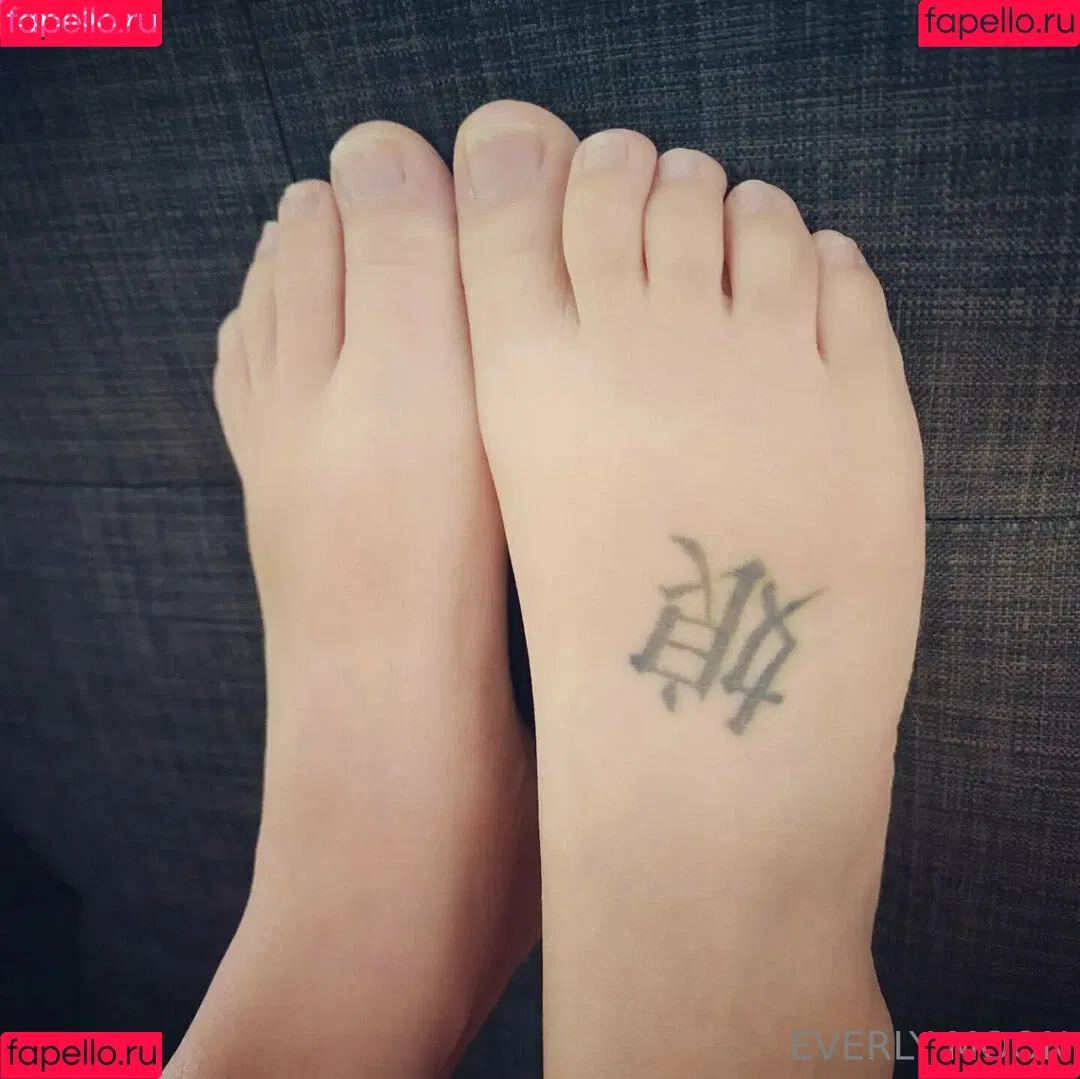 everlymoon Onlyfans Photo Gallery 
