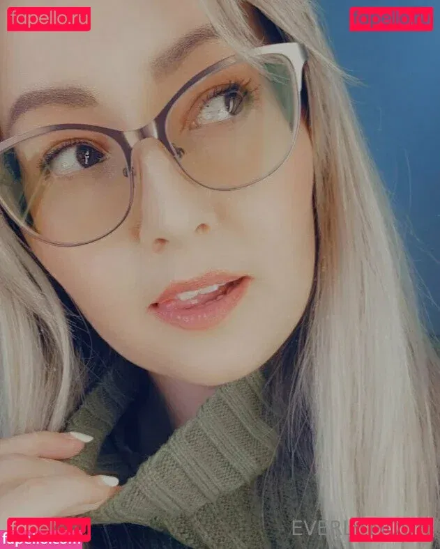 everlymoon Onlyfans Photo Gallery 