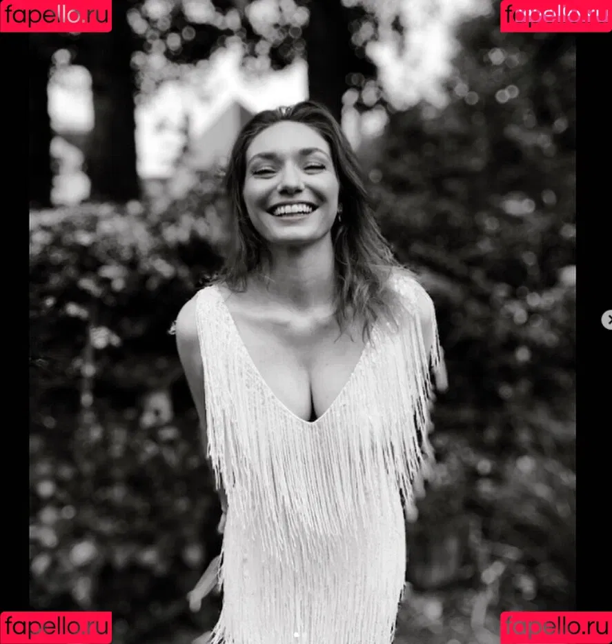 Eleanor Tomlinson Onlyfans Photo Gallery 