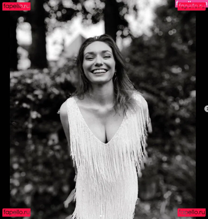 Eleanor Tomlinson Onlyfans Photo Gallery 