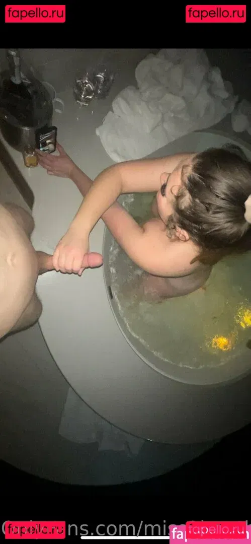 miss2hot4him Onlyfans Photo Gallery 