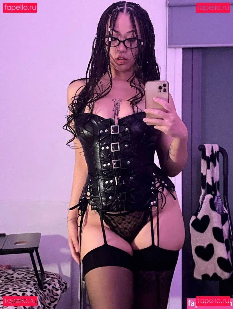 karandashiha Onlyfans Photo Gallery 