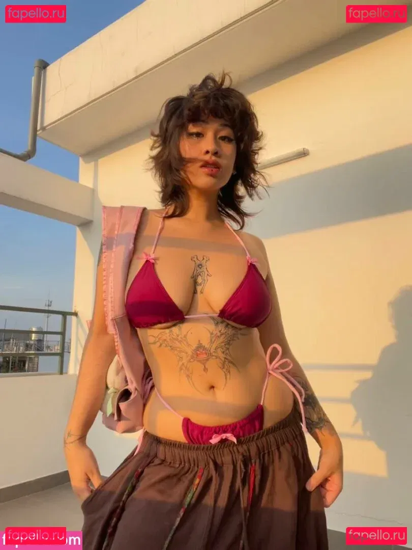 karandashiha Onlyfans Photo Gallery 