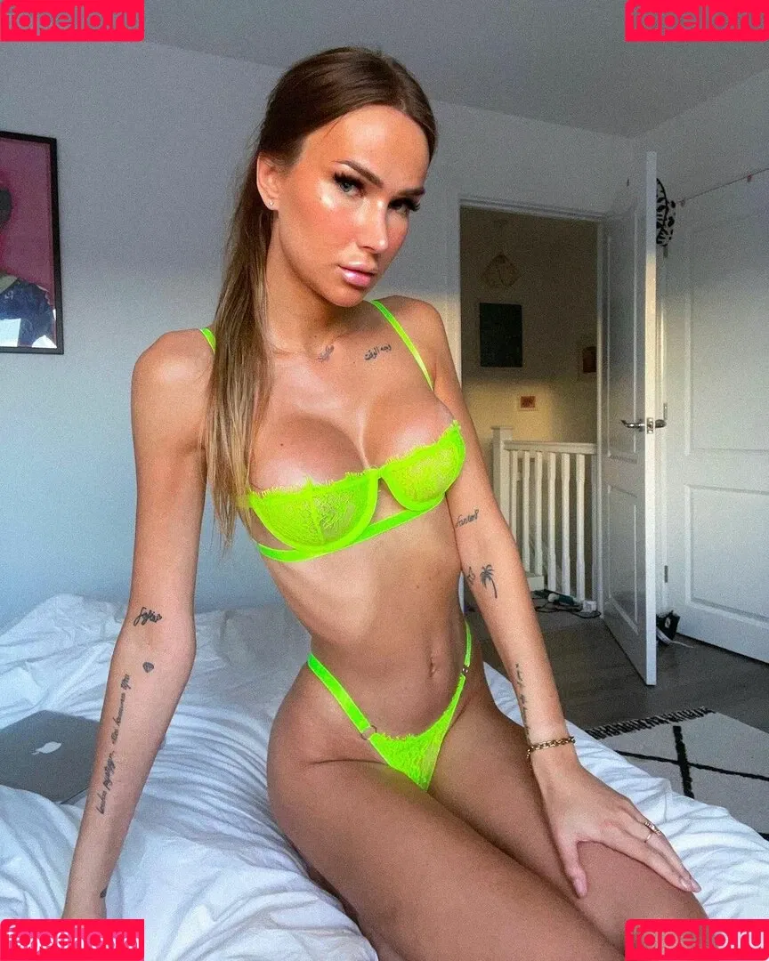 So_fiaxoxo Onlyfans Photo Gallery 