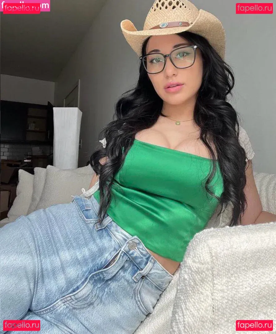 f1elly Onlyfans Photo Gallery 