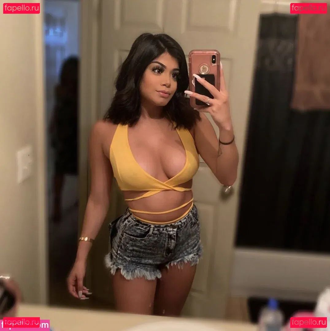 Daniela Chaverry Onlyfans Photo Gallery 