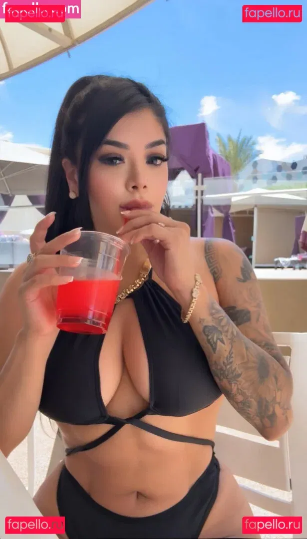 Daniela Chaverry Onlyfans Photo Gallery 