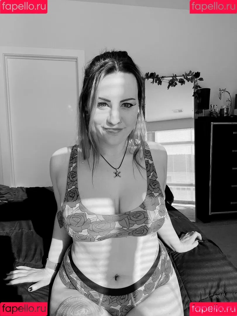 ConcealedBones Onlyfans Photo Gallery 