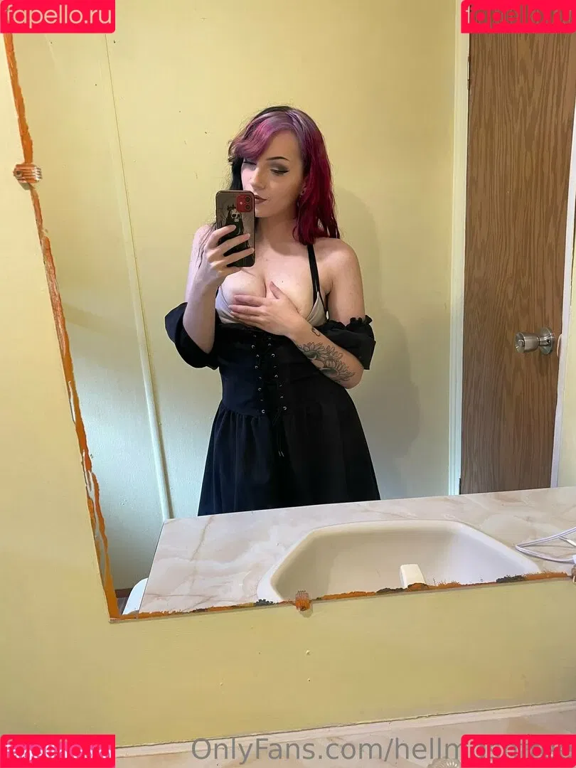 hellmoshfree Onlyfans Photo Gallery 